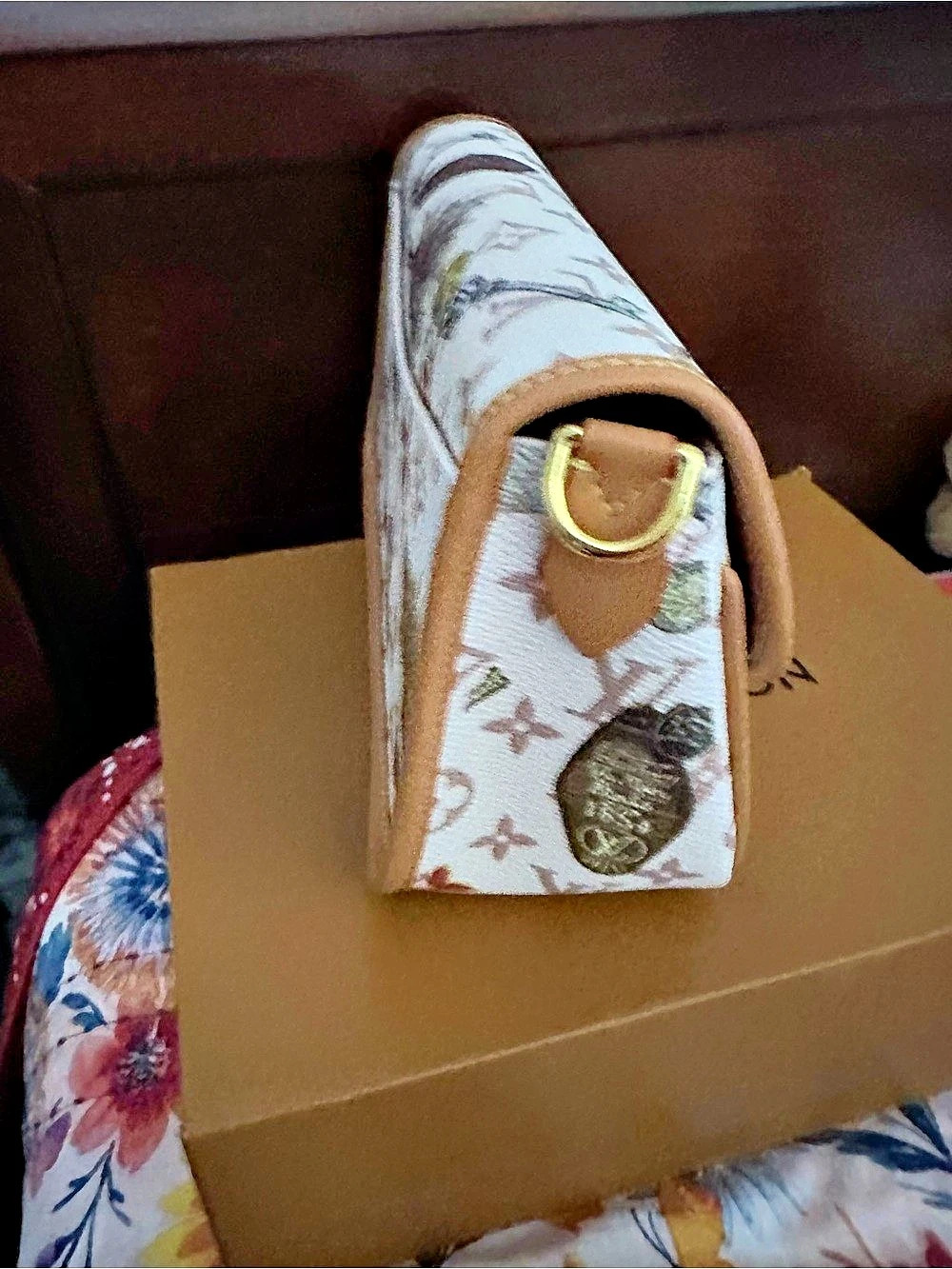 LV Crossbody Bag in White & Brown Like New - Picture 3 of 6